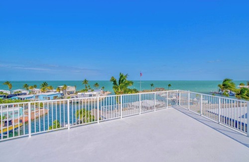 Layton House | The Pink Pearl-Resort Access