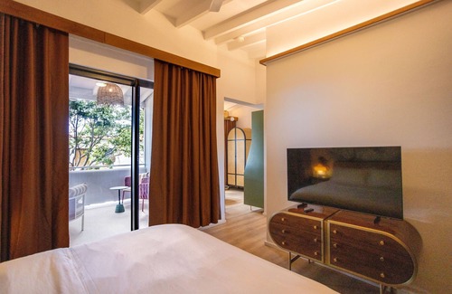 Estate Queens Quarter Hotel | The Pink Palm Hotel - Deluxe King Suite - USVI