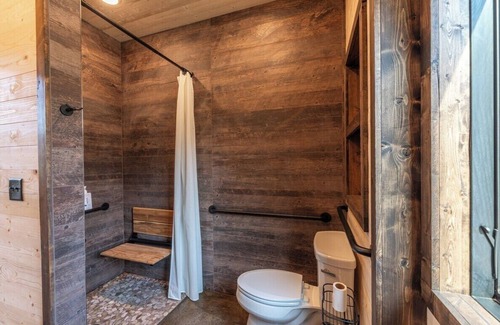 Ely Apartment | The Pioneer Lakeview Cabin with Private Sauna