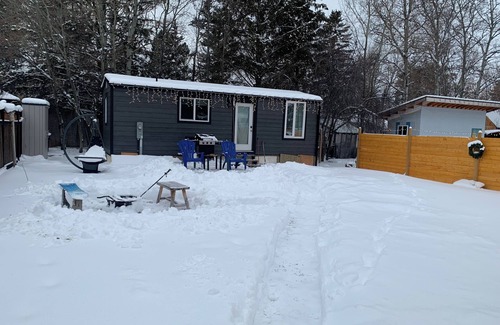 East Kootenay House | The Piper Pad – Cozy Tiny Home Escape in Canal Flats, BC