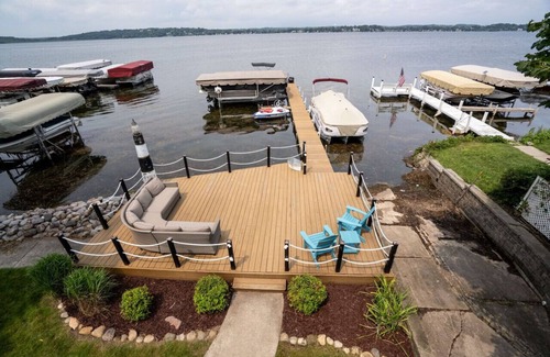 Pewaukee House | The Pirate Ship House on Pewaukee Lake