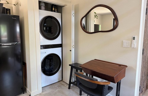 Cherrywood House | The Pistachio House, Charming & Private Guest House mins from UT/Moody Center/Downtown