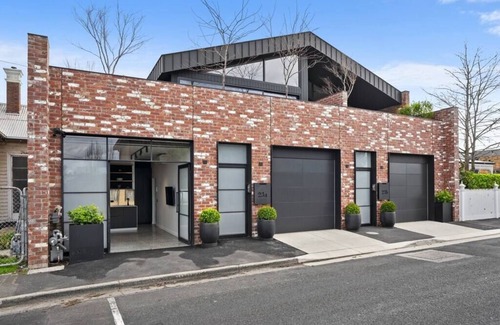 Geelong West Apartment | The Pix Studio – Industrial Chic Retreat