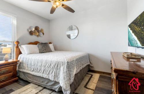 Northeast Heights House | The Plaza - An Irvie Home w Summer Pool