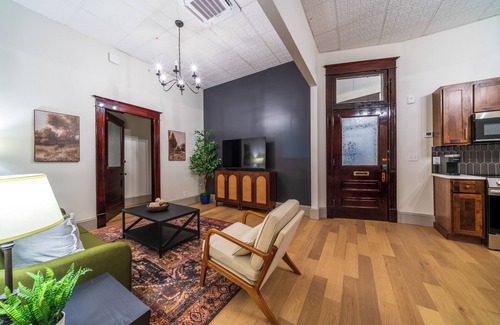 Sedalia Apartment | The Plum Suite - Spacious, Luxury 1-bedroom Apartment in Downtown Sedalia