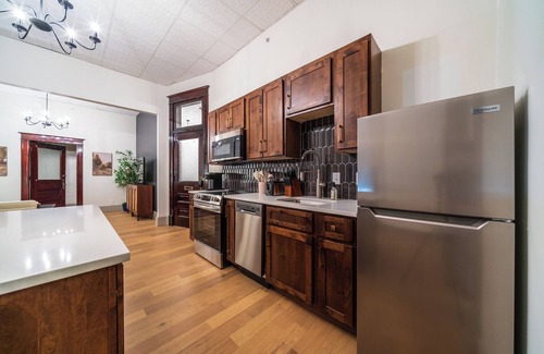 Sedalia Apartment | The Plum Suite - Spacious, Luxury 1-bedroom Apartment in Downtown Sedalia