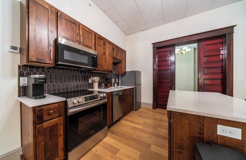 Sedalia Apartment | The Plum Suite - Spacious, Luxury 1-bedroom Apartment in Downtown Sedalia