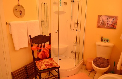 Walmer Bed & Breakfast | The Plump Pelican, double room in a private home, self-catering