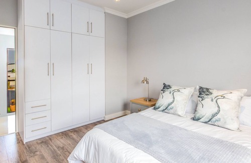 Bloubergstrand House | The Podium by CTHA