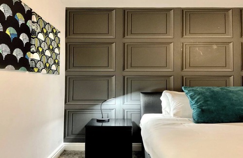 Liverpool Apartment | The Point , 2 Bed, Parking - Pass the Keys