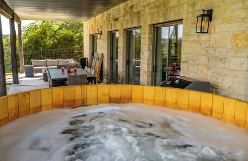 Fredericksburg House | The Point-Hill Country Views-Pool+Hot Tub