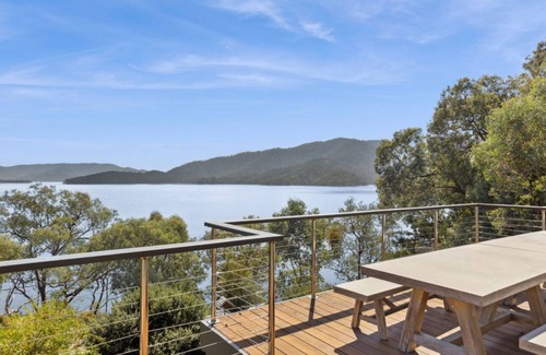 Taylor Bay House | The Point Lakehouse Taylor Bay