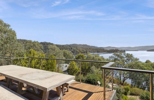 Taylor Bay House | The Point Lakehouse Taylor Bay
