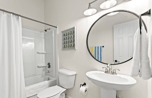 Holiday Beach Villa | The Pointbreak Unit A, 2 blocks from the beach!