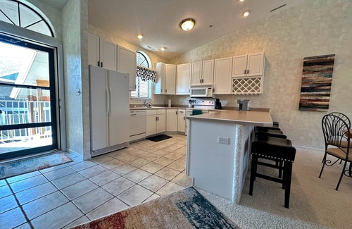 Osage Beach Condo | The Pointe at Lazy Days