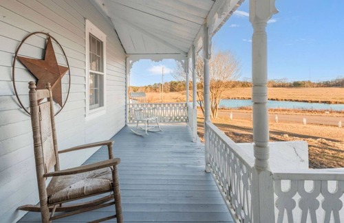 Eclectic Cottage | The Ponderosa Bunkhouse, Minutes from Lake Martin!