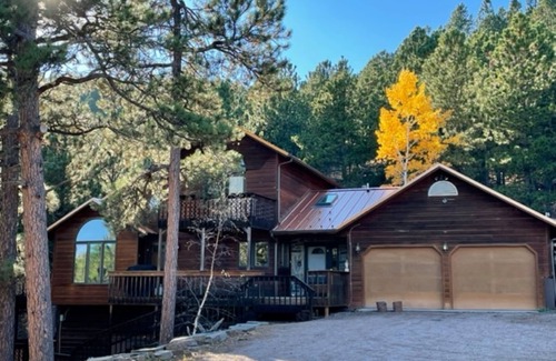 Rapid City House | The Ponderosa Secluded Cabin 5 miles to Lake Pactola! Central air! Hot tub!WIFI!