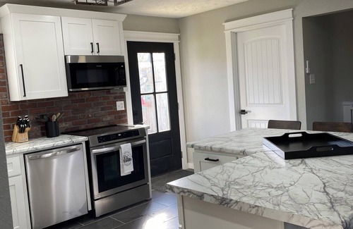 Marshall House | The Pool House, 3-bedroom home in Marshall, backyard inground swimming pool