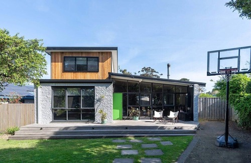 Mount Martha House | The Pool House - Beach, Basketball, Table Tennis