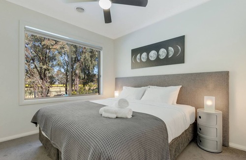 Yarrawonga House | The Pool House @ Silverwoods