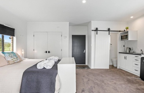 Rotorua House | The Pool Room - Studio unit with shared access to Pool & Spa Pool