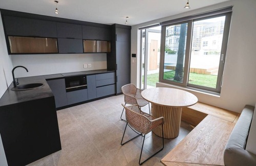 Sunset Beach Apartment | The Pool-Suite @ Ocean 9