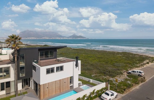 Sunset Beach Apartment | The Pool-Suite @ Ocean 9