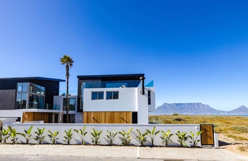 Sunset Beach Apartment | The Pool-Suite @ Ocean 9
