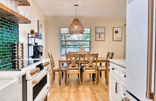 Largo House | The Poolside Escape S