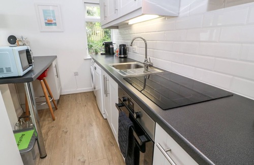 Coverack Apartment | THE POOP DECK, pet friendly, country holiday cottage in Coverack