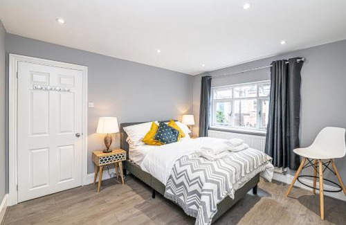 Chester Apartment | The POPULAR Chester Racecourse Apartments, Sleeps 4, FREE Parking
