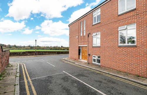 Chester Apartment | The POPULAR Chester Racecourse Apartments, Sleeps 4, FREE Parking