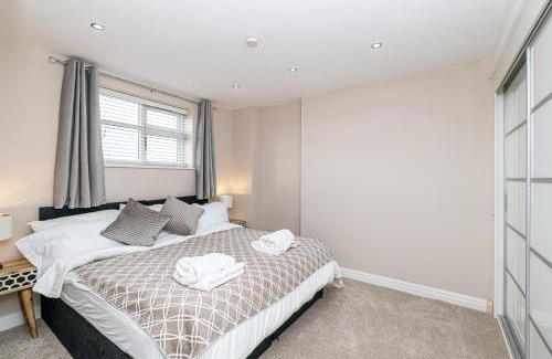 Chester Apartment | The POPULAR Chester Racecourse Apartments, Sleeps 4, FREE Parking