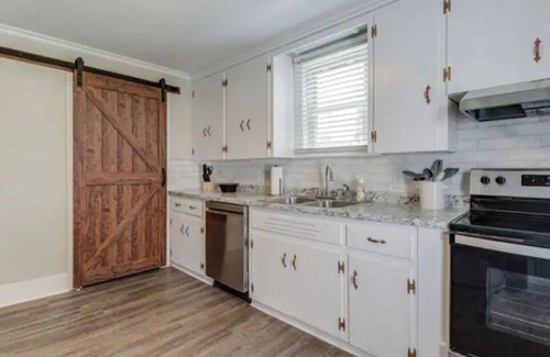 Chapel Hill House | The Porch near Henry Horton- 3 Bedroom Home