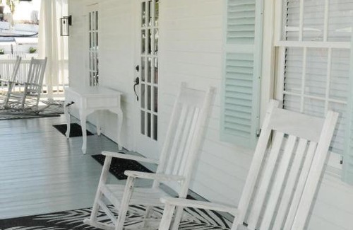 Key West Historic District Hotel | The Porch on Frances Inn - Adults Exclusive