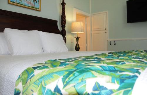 Key West Historic District Hotel | The Porch on Frances Inn - Adults Exclusive
