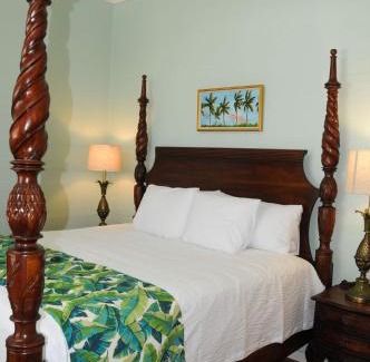 Key West Historic District Hotel | The Porch on Frances Inn - Adults Exclusive