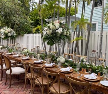 Key West Historic District Hotel | The Porch on Frances Inn - Adults Exclusive