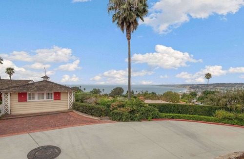 Country Club House | The Porter House - La Jolla Ocean Views | Hot Tub