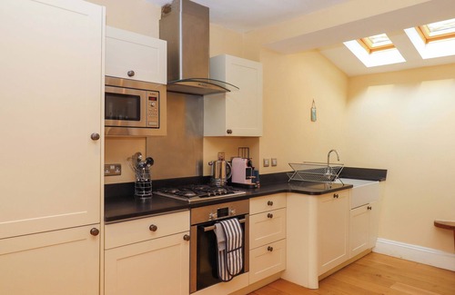 Noss Mayo Cottage | THE PORTHOLE, pet friendly, with open fire in Newton Ferrers