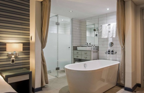Victoria and Alfred Waterfront Hotel | The Portswood Hotel
