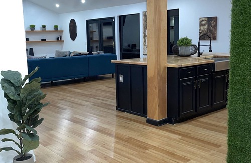Oklahoma City House | The Posh House OKC- 3 mins to Lake Hefner