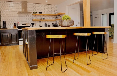Oklahoma City House | The Posh House OKC- 3 mins to Lake Hefner