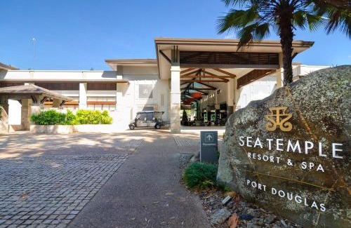 Port Douglas Apartment | The Posh Penthouse With Stunning Rooftop Oasis, Free Parking And WIFI