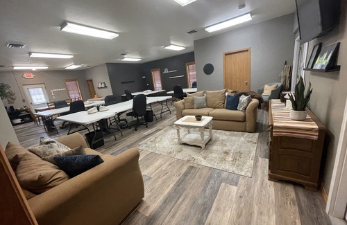 Suamico House | The Posie Patch Mini Retreat, Sleeps 7, 12 Miles North of Lambeau Field