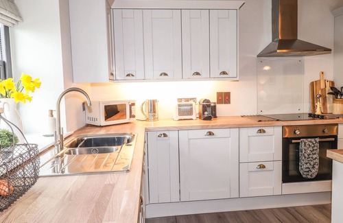 Newport Cottage | THE POTTERY, family friendly in Newport, Pembrokeshire
