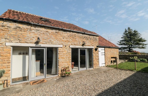 Potter Brompton Cottage | THE POTTING SHED, pet friendly, with a garden in Hutton Buscel