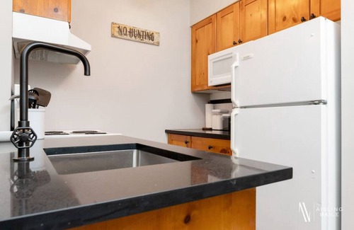 East Kootenay Condo | The Powder Nook | Hot Pools | Mile 1 Express Chair