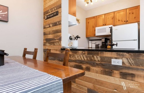 East Kootenay Condo | The Powder Nook | Hot Pools | Mile 1 Express Chair