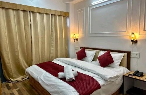 South West Hotel | The Precesion Palace Hotel Near IGI Airport